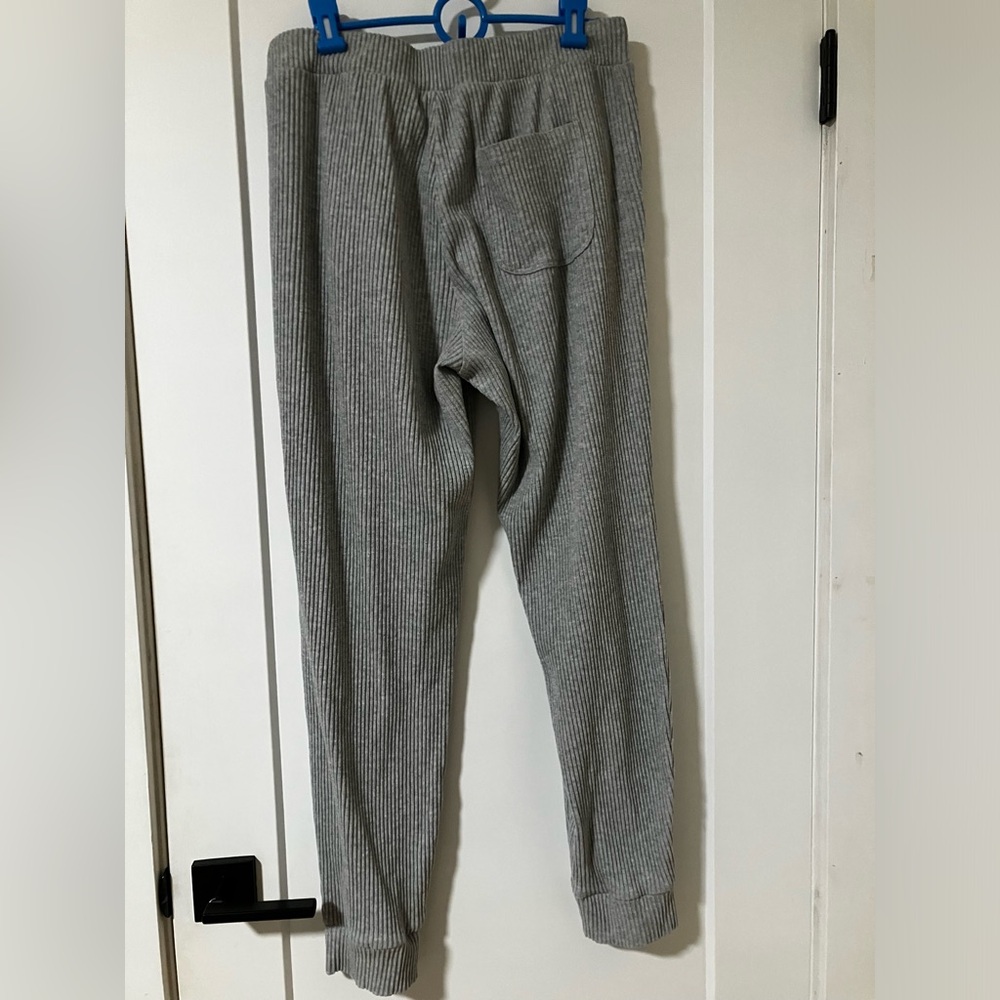 Alo Muse Sweatpants - Picture 3 of 5